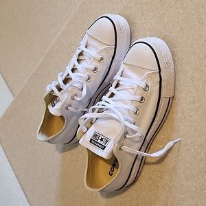 Converse Women's Chuck Taylor All Star Platform Low Top Sneaker, White, 8.5